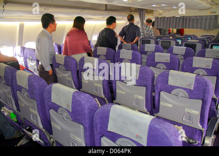 China, Asien, Ferner Osten, Peking, Beijing Capital International Airport, PEK, ankommender Air China Flug von Shanghai, Asiaten, Mann Männer männlich Erwachsene Erwachsene, p Stockfoto