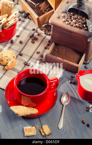 Frisch gebrühter Kaffee mit cookie Stockfoto