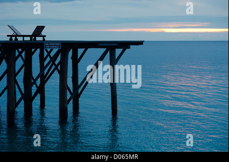 Liegen auf einem Steg und ruhigen Sulu-See Stockfoto