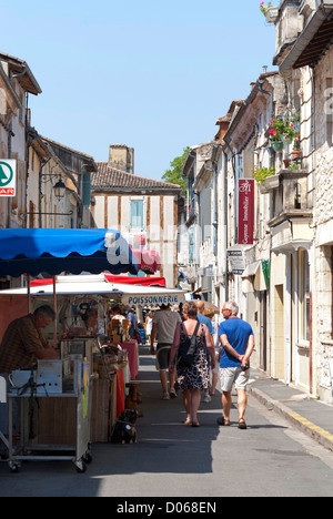 Markttag am Issigeac in der Perigord Region Frankreichs Stockfoto