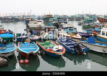 Cheung Chau Meerblick in Hongkong, mit Fischerbooten als backgro Stockfoto