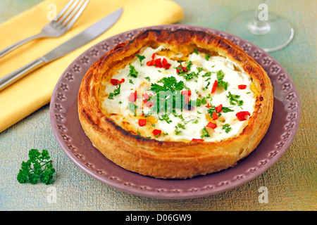 Quiche mit Seeteufel und Jakobsmuscheln. Rezept zur Verfügung, Stockfoto