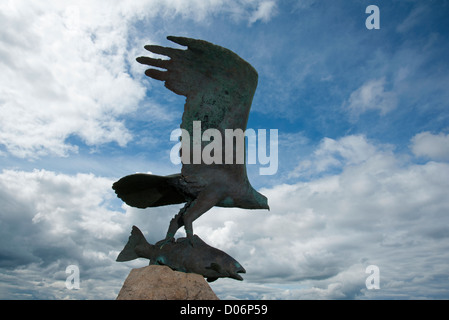 Osprey-Skulptur an der Mündung des River Spey in Spey Bay auf den Moray Firth.   SCO 8439 Stockfoto