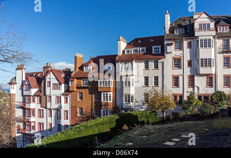 Gebäude mit Wohnungen benannt Ramsay Garden in Edinburgh aus Ramsay Lane, wie hier aus Westen direkt an der Edinburgh Castle Esplanade Stockfoto