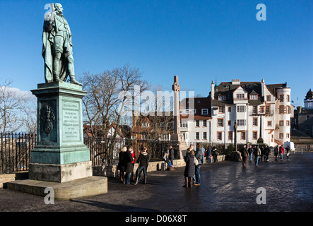 Statue von Feldmarschall seine königliche Hoheit Friedrich der Herzog von York und Albany K.G. befindet sich auf dem Edinburgh Castle Esplanade Stockfoto