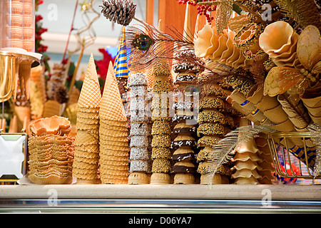 Viele schöne Eistüten in Nahaufnahme Stockfoto