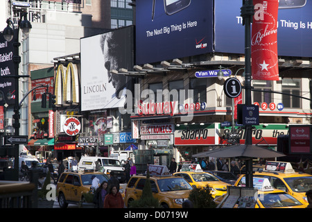 Seventh Avenue von Penn Station und Madison Square Garden, New York. Stockfoto