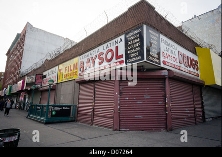 Steuerpflichtigen an der Lexington Avenue und East 116th Street im New Yorker Stadtteil East Harlem Stockfoto