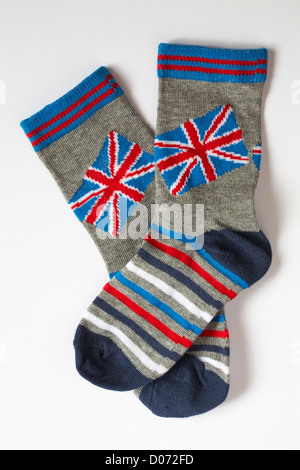 Neuheit-Paar Socken mit Union Jacks auf isoliert auf weißem Hintergrund Stockfoto