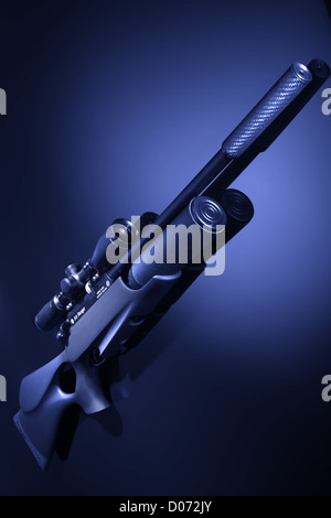 Scharfschützengewehr mit Umfang und Schoten unterschiedlichen Winkeln Stockfoto
