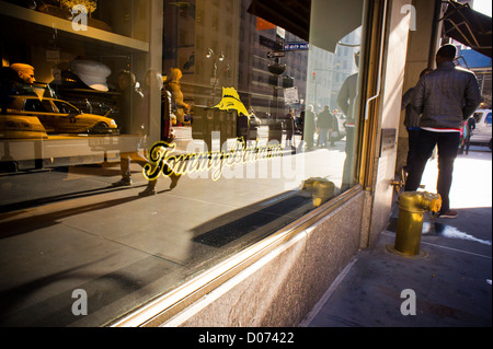 Tommy Bahama eröffnet sein neue Flaggschiff "Manhattan Island" auf der Fifth Avenue in New York zu speichern Stockfoto