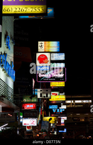 Leuchtreklamen in Patpong in Bangkok, Thailand Stockfoto