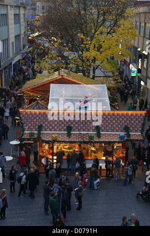 Weihnachts-Markt-Einkäufer im Broadmead Shopping Center Bristol November 2012 Stockfoto