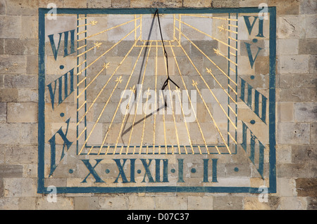 Sun Dial auf Chichester Cathedral England Großbritannien Stockfoto