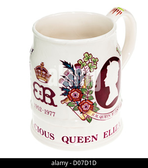 Königin Elizabeth II. silbernes Jubiläum Gedenk-Becher, England, UK Stockfoto
