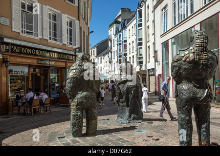 SKULPTUREN VOR DER BÄCKEREI "AU BON CROISSANT" AUF DER STRAßE RUE DU BOIS MERRAIN CHARTRES EURE-ET-LOIR (28) FRANKREICH Stockfoto