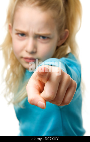 Wütend, dass Mädchen auf dich, Finger Closeup zeigt Mädchen in blur Stockfoto