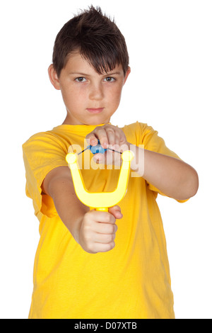 Bad Boy mit einer Steinschleuder isoliert auf weißem Hintergrund Stockfoto