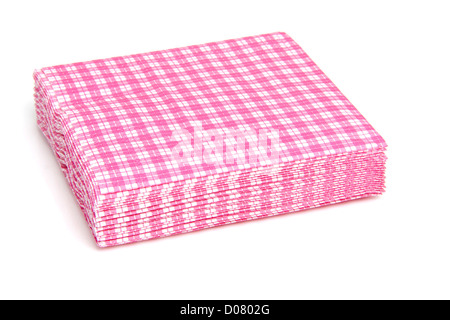 Stapel von rosa karierte Servietten isoliert auf weißem Hintergrund Stockfoto