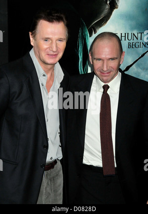 Liam Neeson und Ralph Fiennes die Premiere von "Harry Potter und die Heiligtümer des HallowsPart" bei Alice Tully HallArrivals Stockfoto