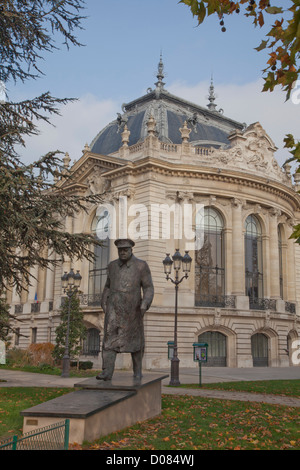 Statue von Winston Churchill außerhalb des Petit Palais in Paris, Frankreich Stockfoto