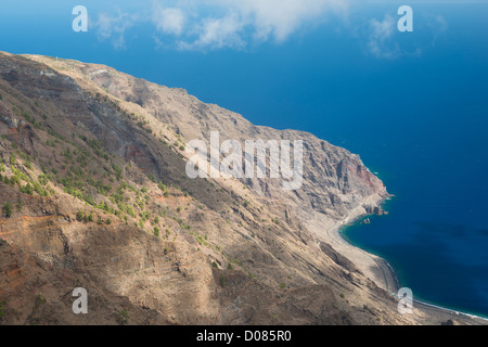 Blick nach Osten über den Atlantischen Ozean vom Aussichtspunkt der Klippe aus Mirador de Las Playas, El Hierro, Kanarischen Inseln, Spanien Stockfoto