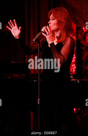 Stefanie Powers Eröffnungsabend des "An Evening with Stefanie Powers" Feinstein es Nachtclub im Loews Regency Hotel Stockfoto