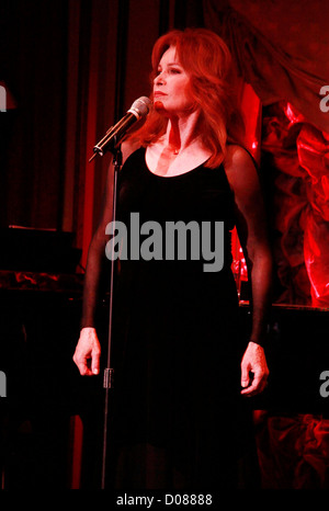 Stefanie Powers Eröffnungsabend des "An Evening with Stefanie Powers" Feinstein es Nachtclub im Loews Regency Hotel Stockfoto