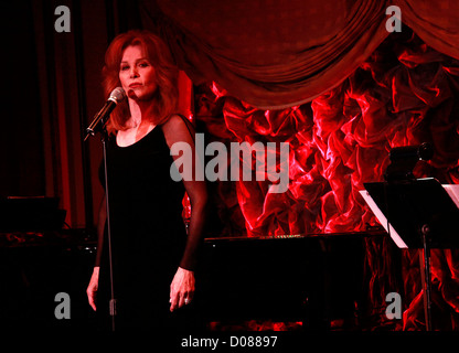 Stefanie Powers Eröffnungsabend des "An Evening with Stefanie Powers" Feinstein es Nachtclub im Loews Regency Hotel Stockfoto