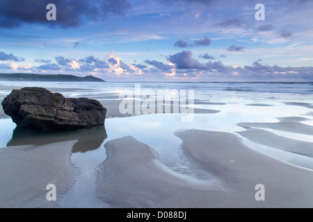 Sonnenuntergang über Treganhawke Strand Whitsand Bay Cornwall UK Stockfoto