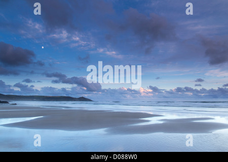 Sonnenuntergang über Treganhawke Strand Whitsand Bay Cornwall UK Stockfoto