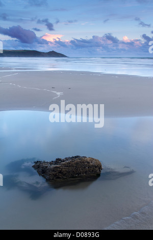 Sonnenuntergang über Treganhawke Strand Whitsand Bay Cornwall UK Stockfoto