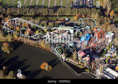 Luftbild von der Achterbahn im Drayton Manor Themenpark in der Nähe von Tamworth Stockfoto