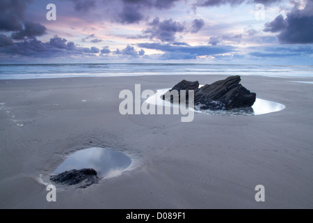 Sonnenuntergang über Treganhawke Strand Whitsand Bay Cornwall UK Stockfoto