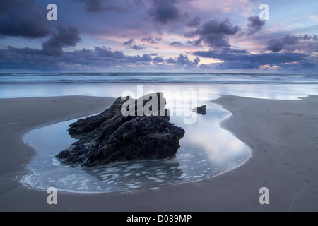 Sonnenuntergang über Treganhawke Strand Whitsand Bay Cornwall UK Stockfoto