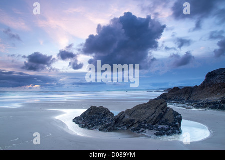 Sonnenuntergang über Treganhawke Strand Whitsand Bay Cornwall UK Stockfoto