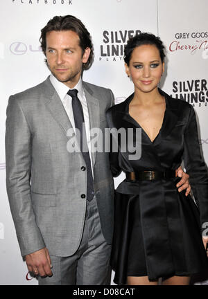 19. November 2012 - Los Angeles, Kalifornien, USA - Bradley Cooper, Jennifer Lawrence Teilnahme an The Los Angeles Special Screening von "Silver Lining Playbook'' haben an der Academy Of Motion Picture Arts und Science in Beverly Hills, Kalifornien am 19. November 2012 statt. 2012 (Kredit-Bild: © D. Long/Globe Photos/ZUMAPRESS.com) Stockfoto