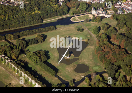 FLUG IM SEGELFLUGZEUG ÜBER DAS CHATEAU DE MAINTENON UND DER AQUÄDUKT LUFTBILD EURE-ET-LOIR (28) FRANKREICH Stockfoto