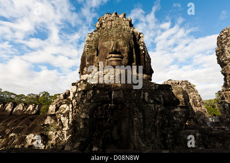 Berühmte steinerne Kopf Statue des antiken prasat Bayon Tempel im UNESCO Welterbe Angkor Wat, Siem Reap, Kambodscha Stockfoto