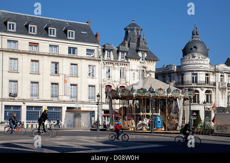 FAMILIE RADSPORT PLACE DU MARTROI DIE "LOIRE EIN VELO" RADSPORT REISEROUTE ORLEANS LOIRET (45) FRANKREICH Stockfoto