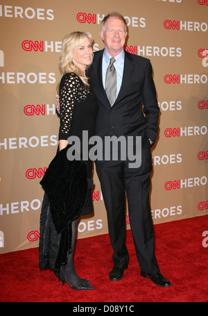 Ed Begley Jr. und Frau Rachelle Carson 2010 CNN Heroes: ein All-Star Tribute statt im Shrine Auditorium - Ankünfte Los Stockfoto