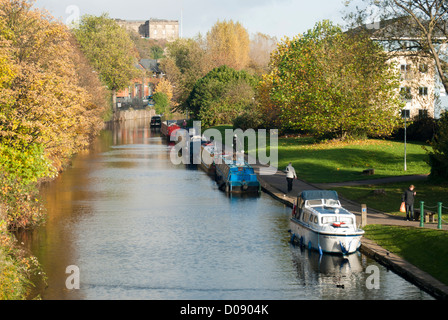 Ein Blick auf Nottingham Kanal mit Nottingham Castle Museum im Hintergrund. Stockfoto