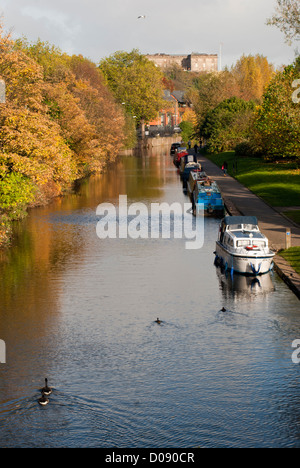 Ein Blick auf Nottingham Kanal mit Nottingham Castle Museum im Hintergrund. Stockfoto