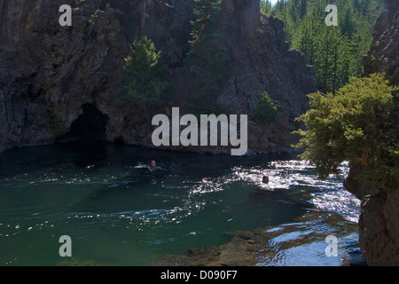 Schwimmen im Firehole Canyon, Yellowstone-Nationalpark, Wyoming, USA Stockfoto