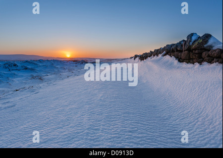 Winter-Sonnenuntergang am Hadrianswall. Stockfoto