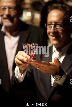 Salvatore Calabrese Vorbereitung einen Cocktail heute zum Preis von 5.500 EUR bei Salvatore Bar, 14 Old Park Lane, London (10.11.2012). Stockfoto