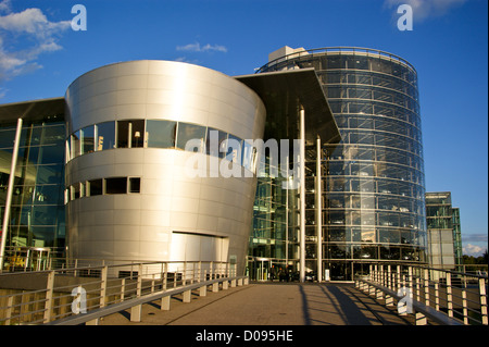 Gläsernen Manufaktur von Gunter Henn, 2002, Volkswagen Phaeton "Glashütte", Lennéstraße 1, Dresden, Sachsen, Sachsen, Deutschland Stockfoto