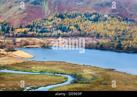 Derwentwater im Herbst aus Überraschung Ashness Wald in der Nähe von Grange Cumbria England Stockfoto