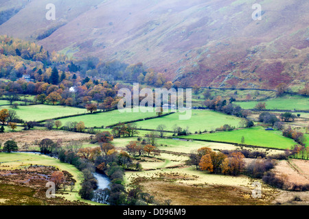 Borrowdale im Herbst aus Überraschung Ashness Wald in der Nähe von Grange Cumbria England Stockfoto