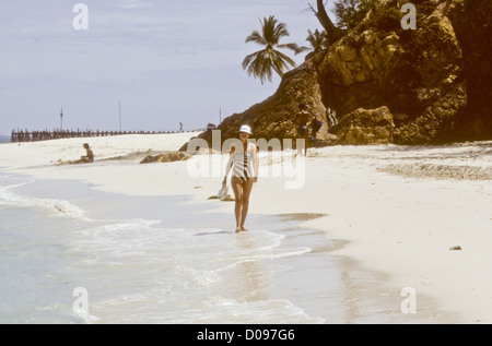 Angelboote/Fischerboote, Fisch, Gemüse, Strände, Sonnenuntergänge, Kokosnuss-Plantagen, Dschungel, Moschee, Kuala Terengganu, Ostküste Malaysia Stockfoto